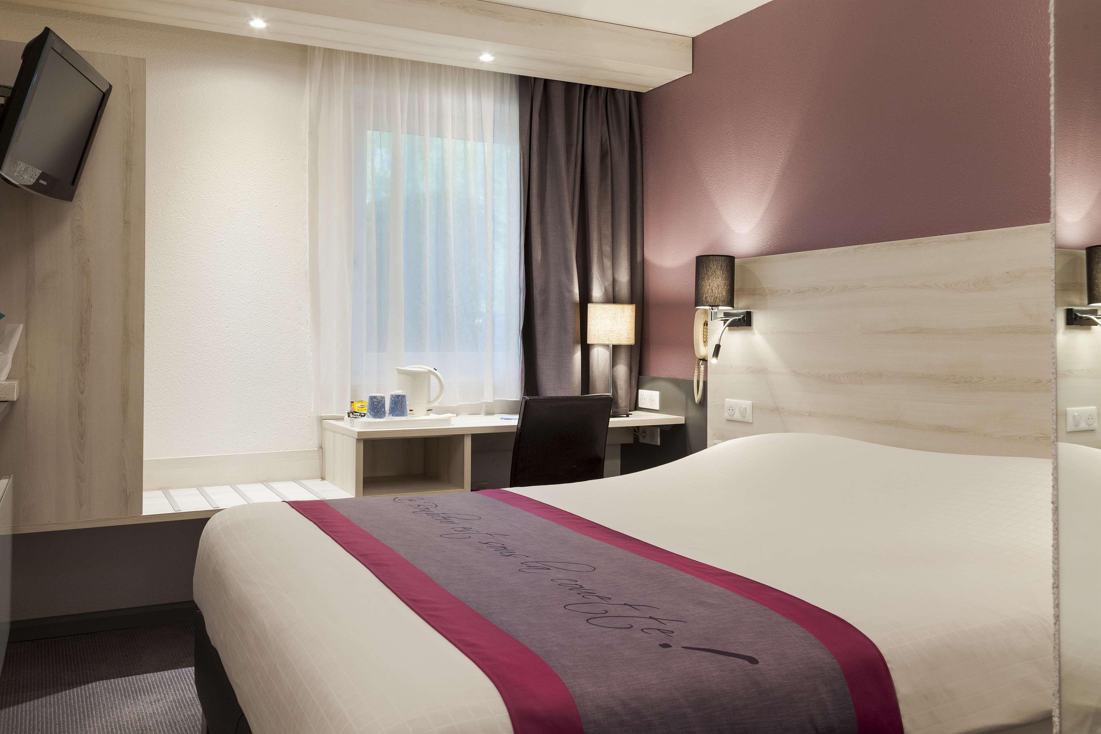 Kyriad Lille Est - Villeneuve d'Ascq Exterior foto